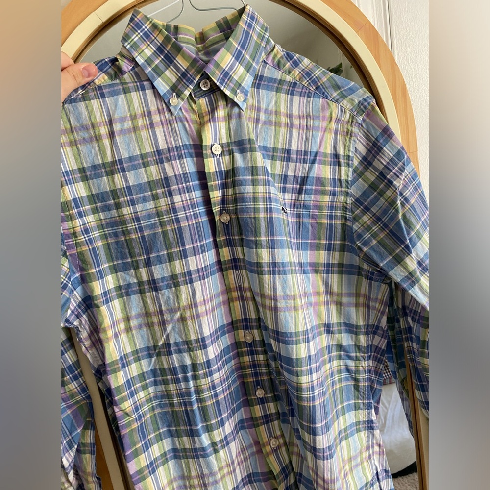 Men’s vineyard vine button down shirt